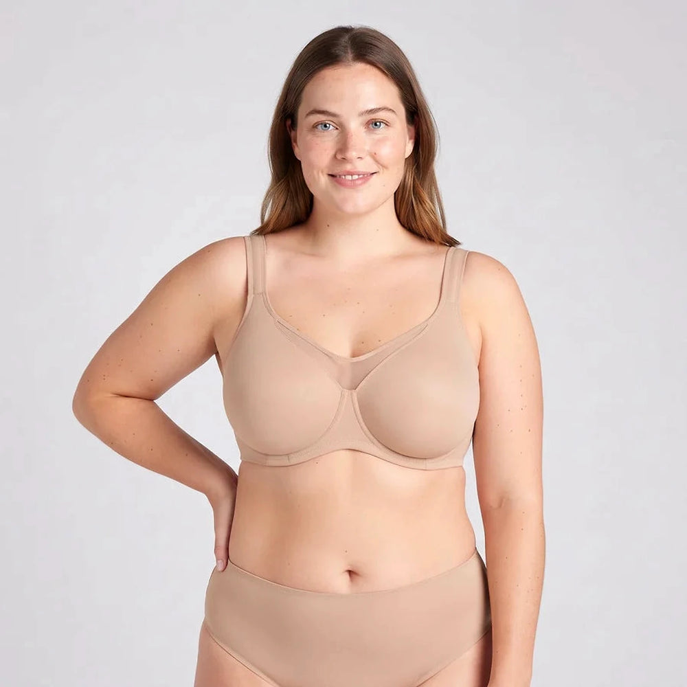 Reggiseno minimizer Lovelle Grace beige con spalline larghe e ferretto morbido, indossato dalla modella