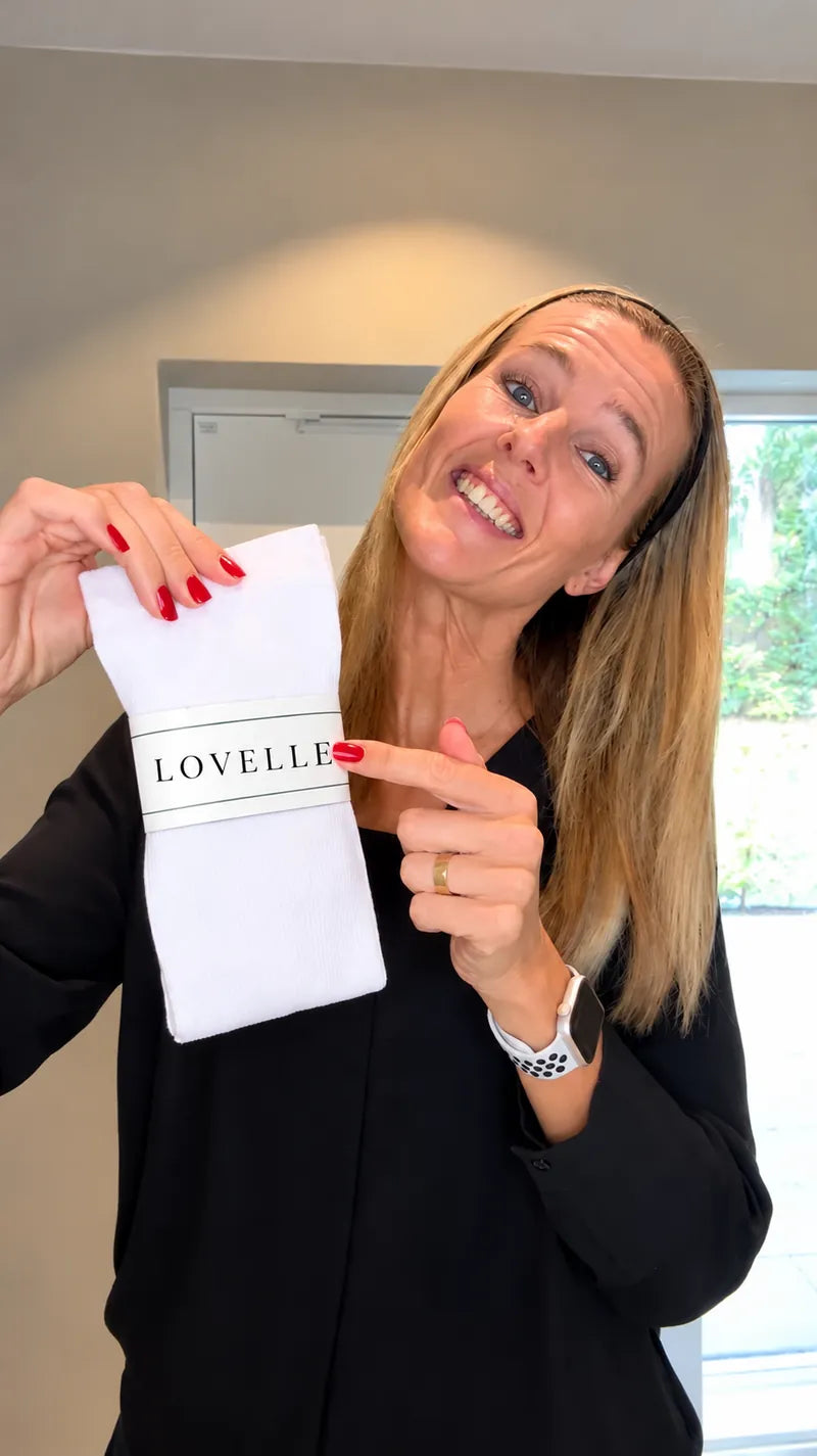 Foto di una cliente con le calze a compressione Lovelle Lift – Maria Grazia S. · Torino