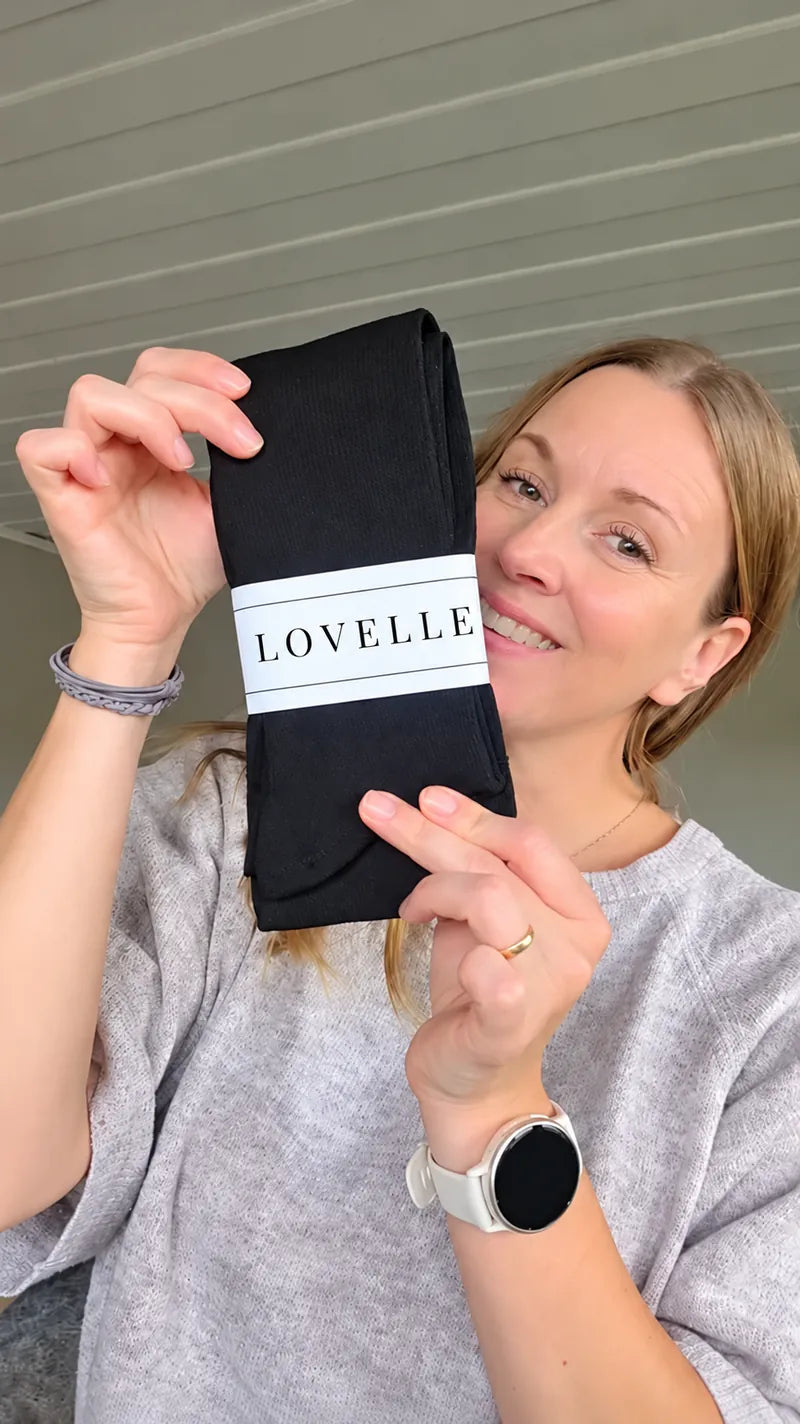 Foto di una cliente con le calze a compressione Lovelle Lift – Giuseppina N. · Napoli