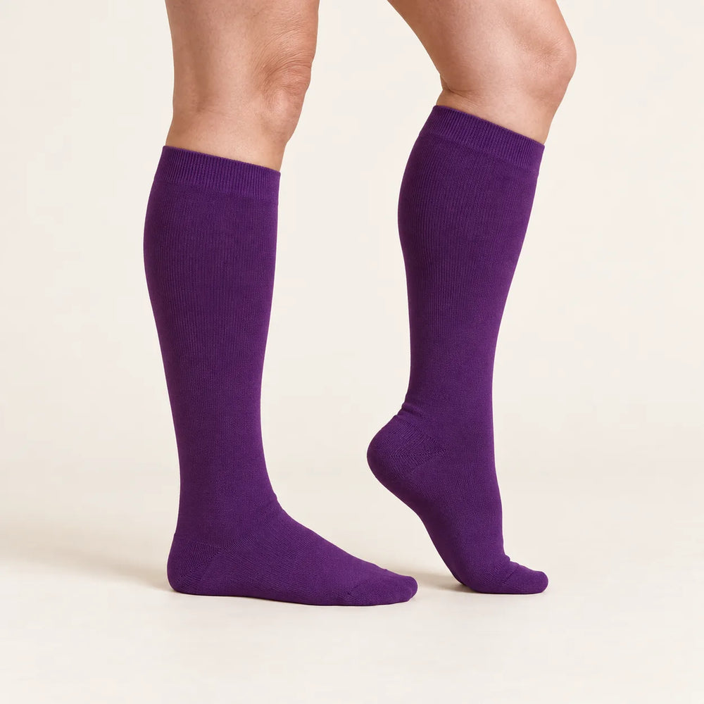 Calze a compressione Lovelle Lift, colore Lilla – vista laterale – compressione graduata dalla caviglia al ginocchio