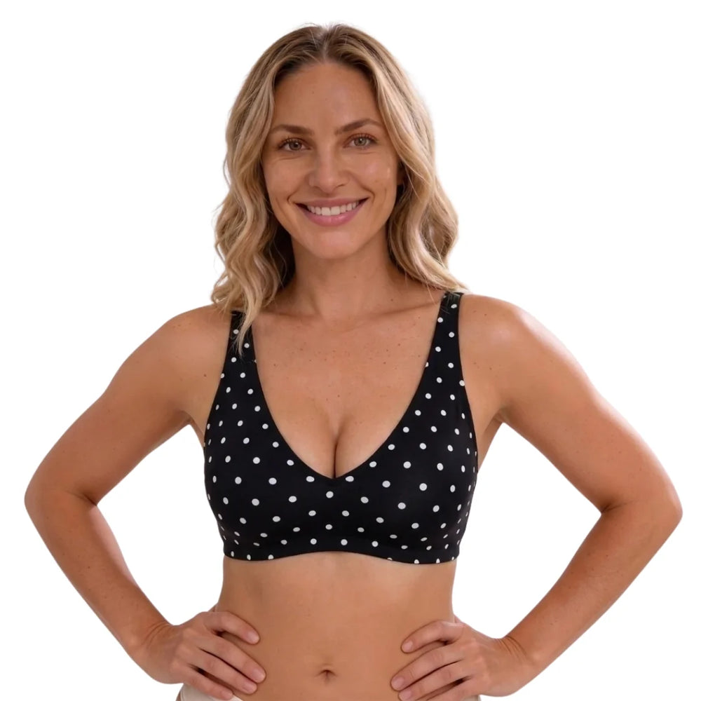 Reggiseno Lovelle senza cuciture e senza ferretto nero a pois, indossato dalla modella, vista frontale