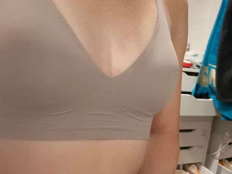 Foto di una cliente con il reggiseno Lovelle Comfort